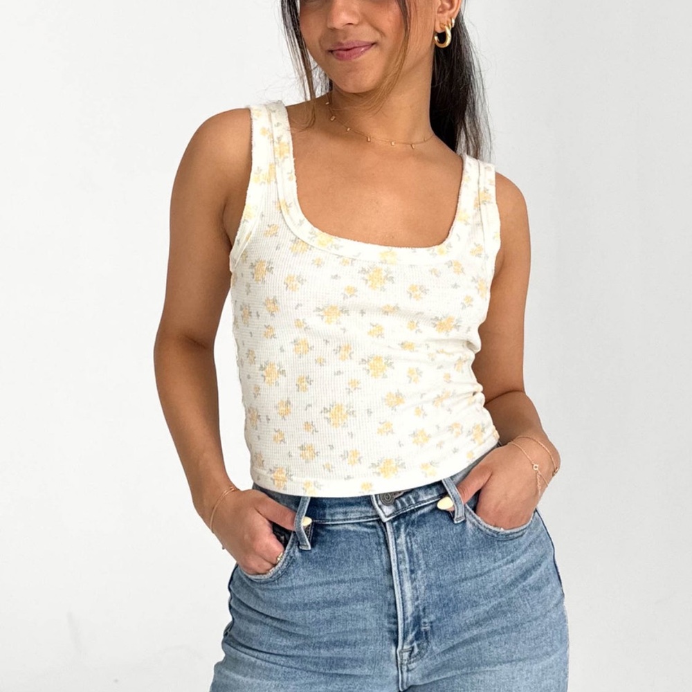 Grey Bandit Daisy Tank in Yellow Floral. NWT